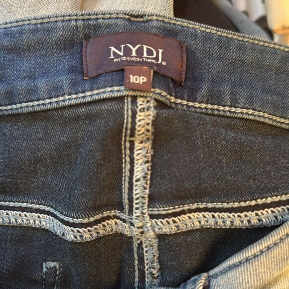 NYDG Marilyn Straight Capris - Picture 6 of 8